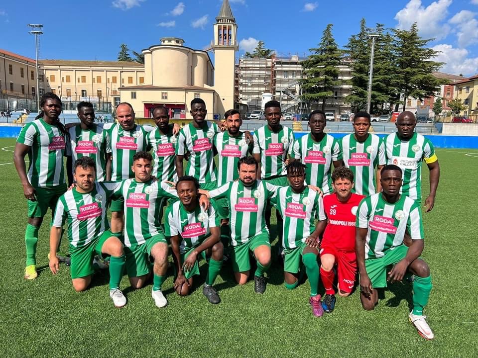 MonopoliCalcio's tweet photo. Fair play, entusiasmo e tanto divertimento per tutti i partecipanti a questo importante progetto promosso da @LegaProOfficial in collaborazione con @UNHCRItalia e Project School ✌️

#umnapl #IntegrationLeague #LegaPro https://t.co/Un7GXhkWrh