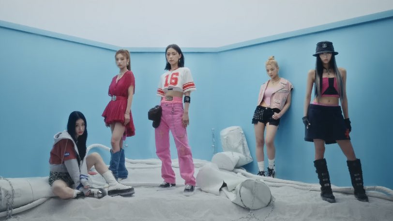 onlyforRyujin's tweet photo. ITZY will have 3 separate M/V for 

BET ON ME
CAKE
None of my Business 

ITZY COMEBACK ON JULY 31! https://t.co/d34AHvRBBS