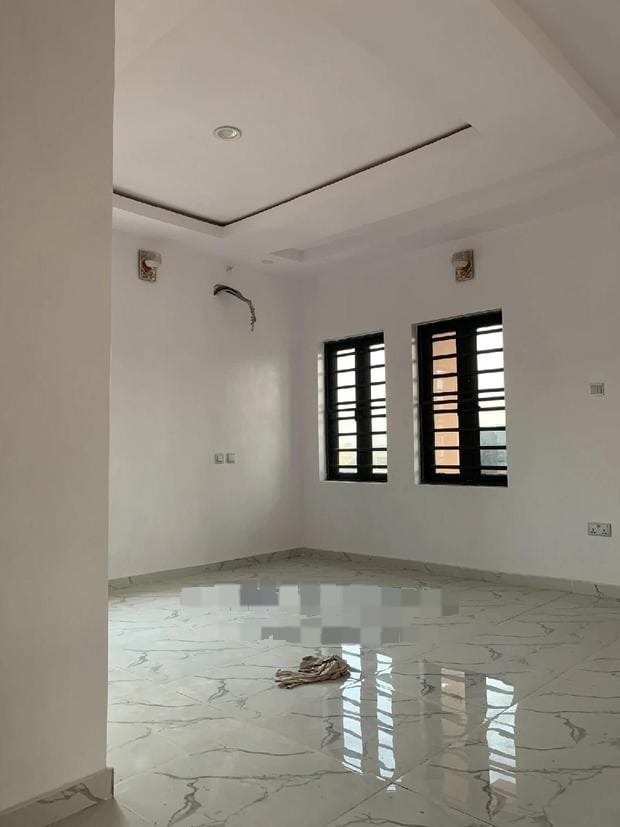 DelzHomes's tweet photo. Newly Built 2bedroom Flat TOLET 

LOCATION: Off Alaja Road Ayobo

FEATURES 
POP CELLING 
WATER HEATER 
SPACIOUS COMPOUND 
GATED
PREPAID METER 
FLOORED COMPOUND 

RENT: 600k Yearly
#AccessSuperDads #FathersDay #fatherdaughter #propertymanagement #Lagos #Davido #Wizkid https://t.co/zvCjqLZ6J4