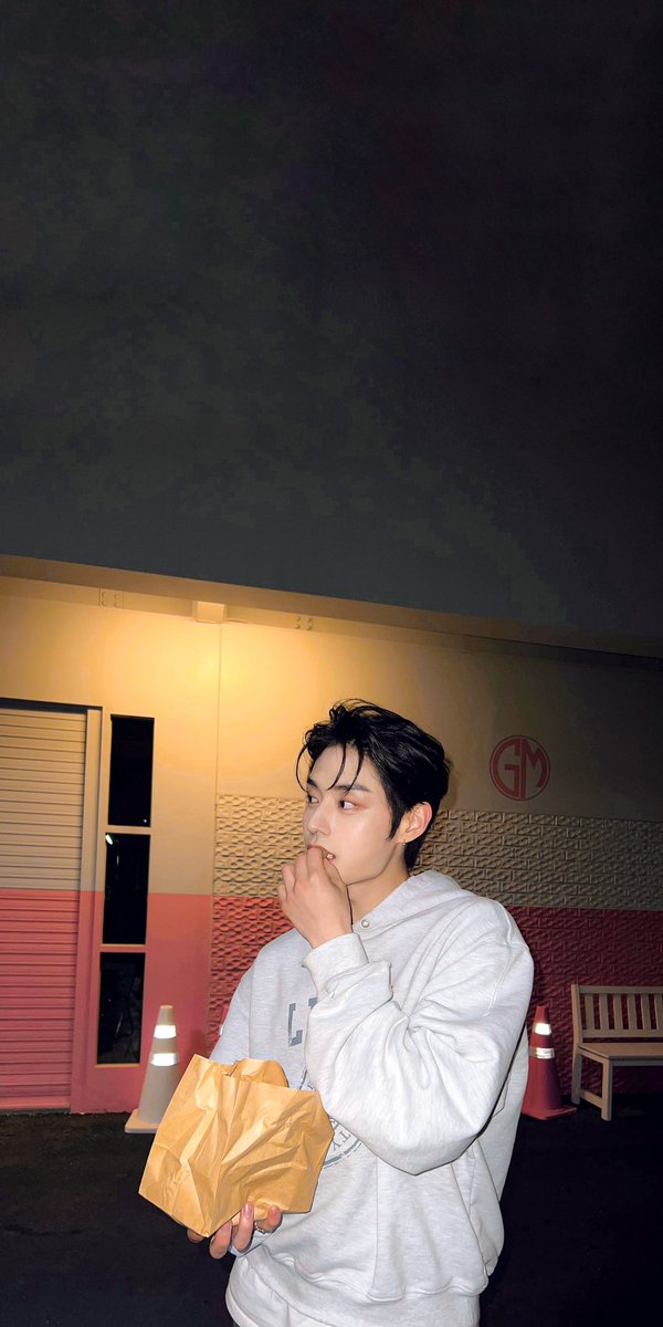 zeroscreens's tweet photo. [#JIWOONG &amp; #TAERAE] Twitter &amp; Weibo update wallpaper/Lockscreen 📸 https://t.co/KMevOCJBQl