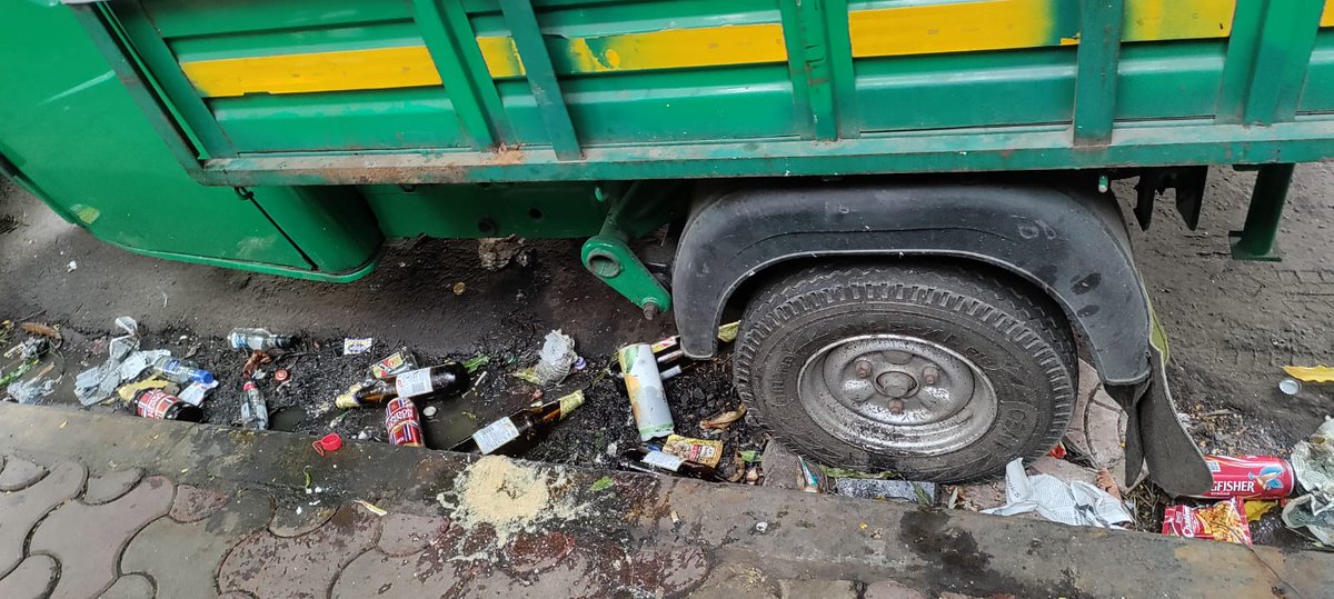 TVALMGuild's tweet photo. Today Oberoi Garden Thakur Village Residents got on ground to take stock of situation on increasing  hawkers meanance across their society periphery

Shocking revelation behind hawking all illegal activities taking place open alcohol drinking
@MumbaiPolice @mybmcWardRS @mybmc https://t.co/3ACYwCfuNF