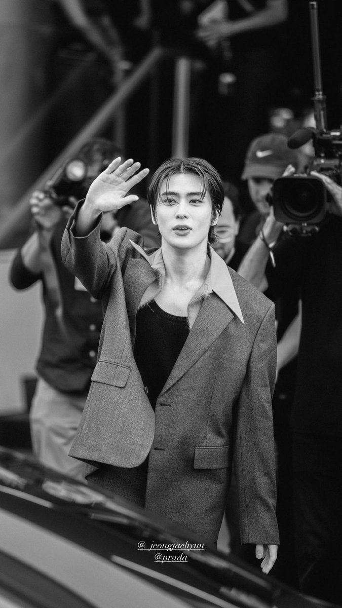JJHLOOKS's tweet photo. 🖤 https://t.co/BcGWKYDMaq