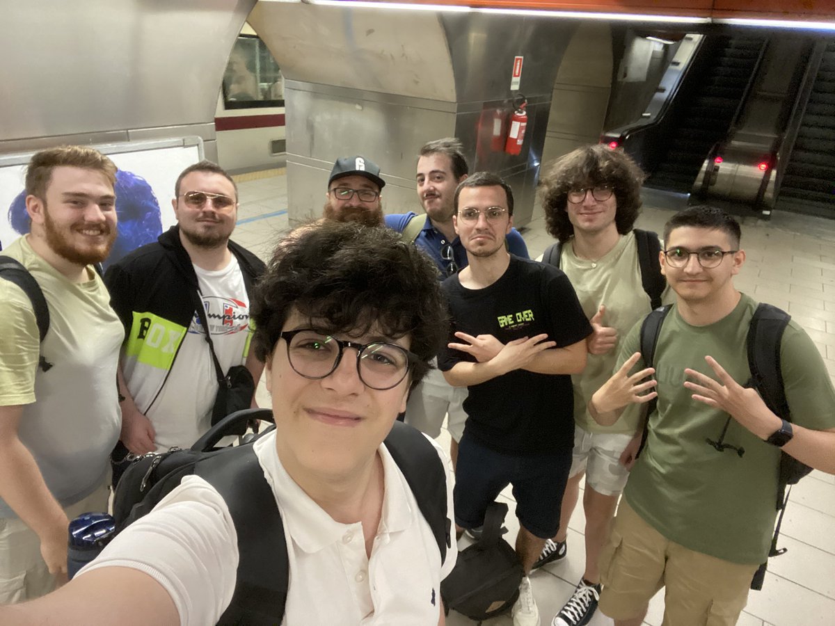 OH REGA PERDIAMO LA METRO, CORRETE 
 <a href="/BeSeriousR6/">BeSerious R6</a> <a href="/RakkiTv/">RakkiTV || Caster IT</a> <a href="/EnrycoWeiser/">EnrycoWeiser</a> <a href="/SaxonKimberland/">saxon-kimberland</a> <a href="/T4ddUX/">tadd</a> <a href="/dado95thebest/">Real Scalia</a> @kurenani_ <a href="/ForeverExe/">Forever.exe</a>