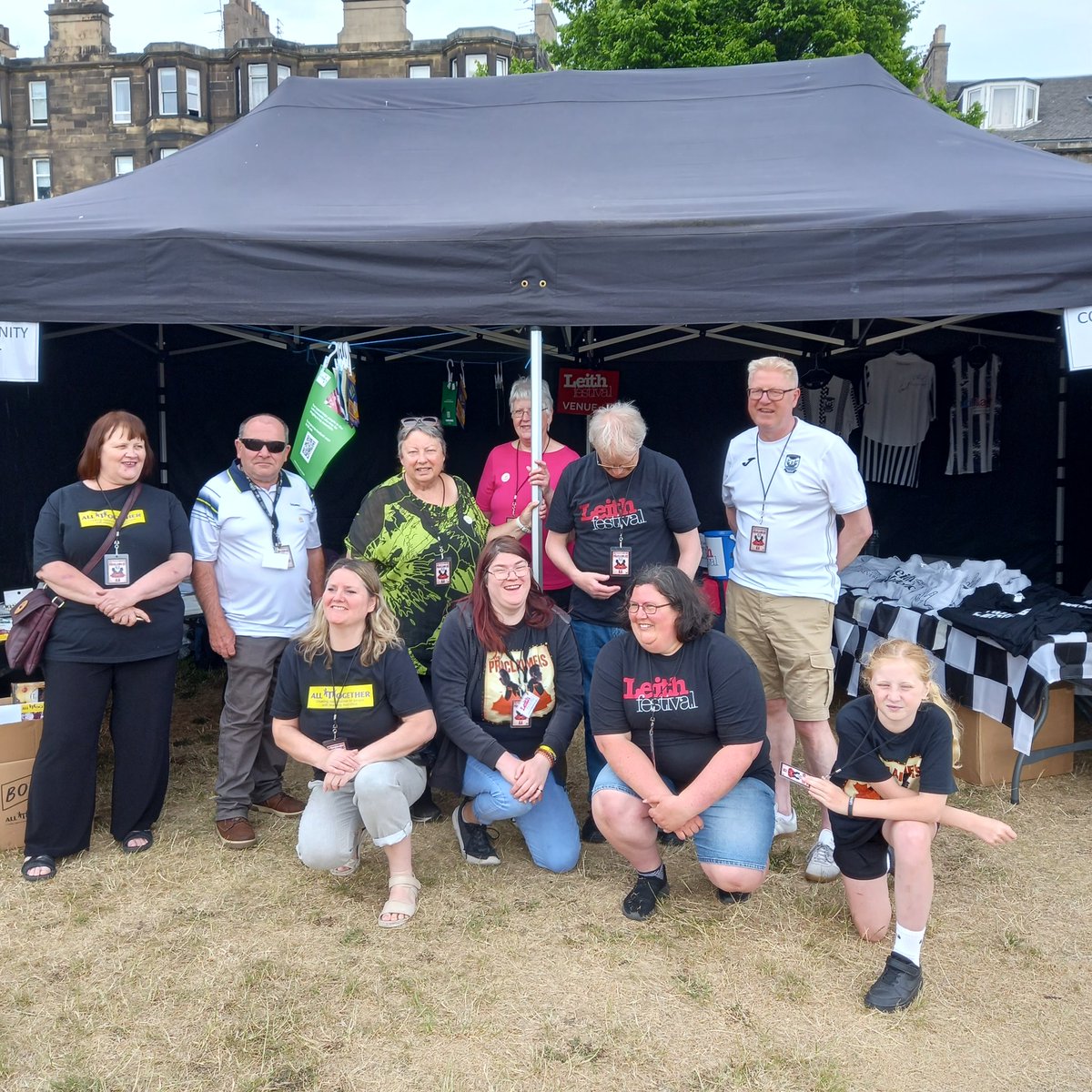 #LeithFestivalCrew @LeithAthleticFC , @LeithLinks_CC and @EdinburghAll ready to greet the crowds @The_Proclaimers #LeithLinks! If you are heading down come and say hello!