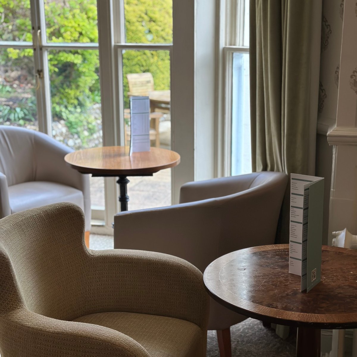 A place to relax after a busy day of exploring Winchester! 

#winchesterroyal #castlebridgehospitality #winchester #relax