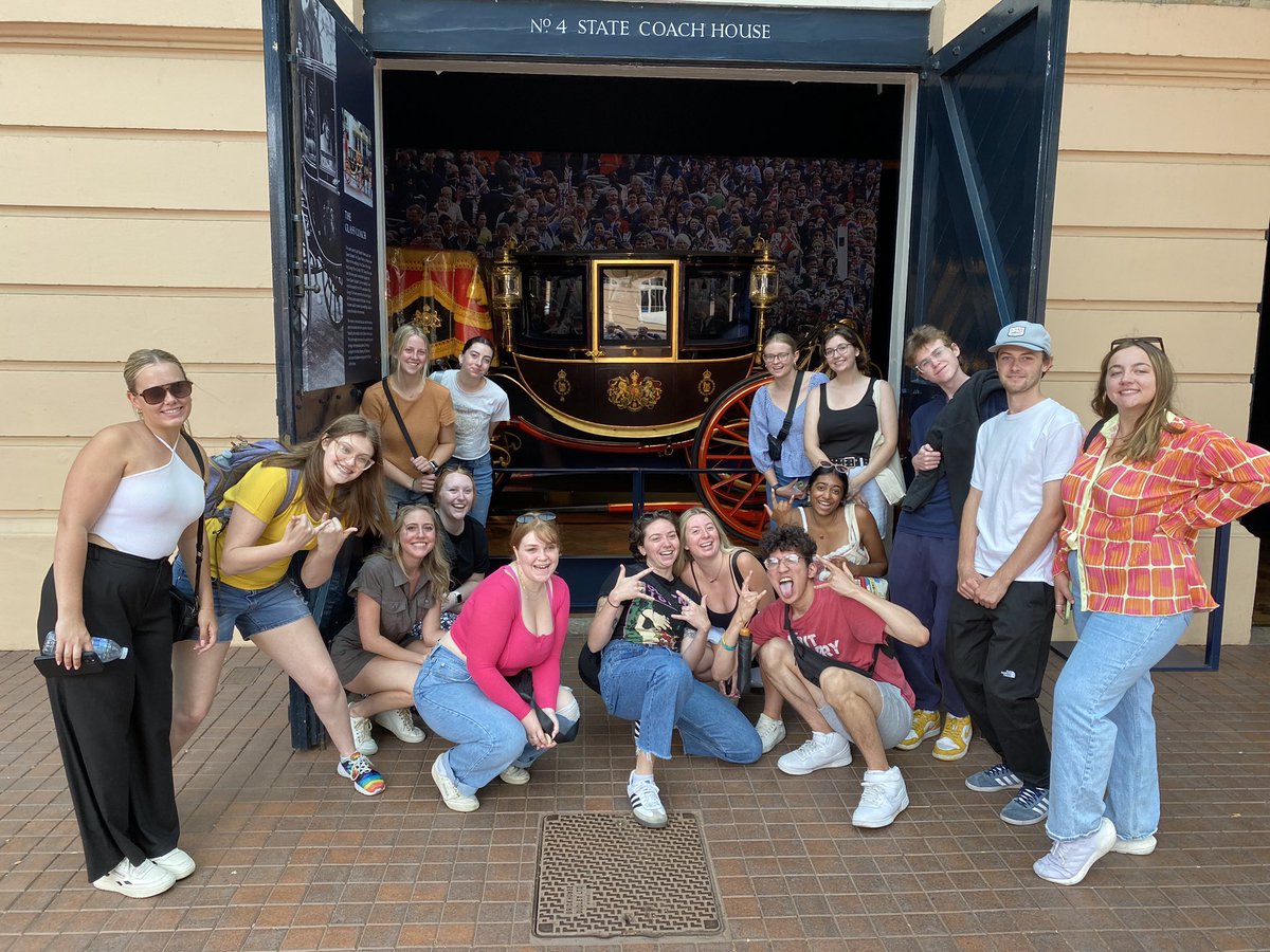 Students wanted to take an emo shot with Princess Diana’s wedding carriage at the Royal Mews today and <a href="/kellibritten/">Kelli Britten</a> nailed the shot + editing. I’m gonna go ahead and say it - these <a href="/Unl_CoJMC/">UNL CoJMC</a> #monarchymedia2023 students are awesome. 👏🏼