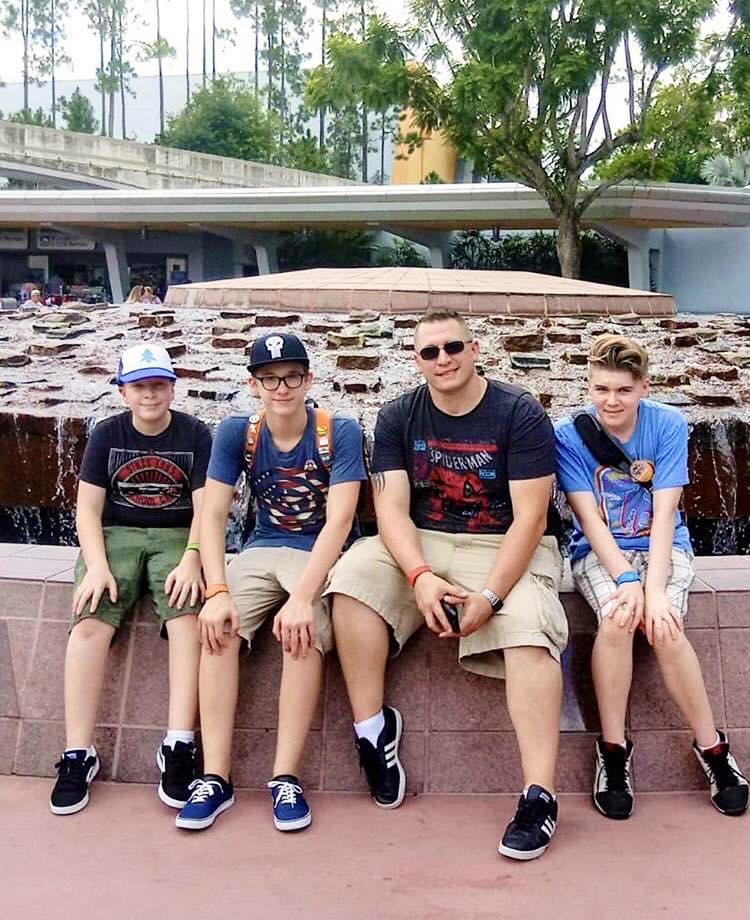 Rynncoll's tweet photo. Happy Father’s Day to the man who was always there for our kids. The dad who stepped up, when others didn’t. A dad so dependable, giving &amp; overall amazing, to the point of almost being heroic. So much so, he give’s Superman a run for his money 🥰 https://t.co/r5oui8mQvV