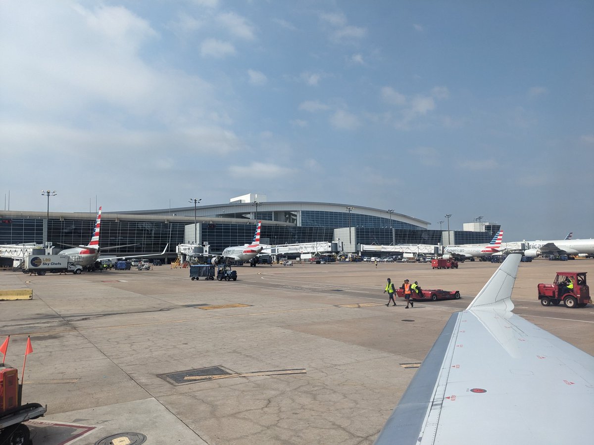 Until next time @BILTevent. It was a great event and <a href="/PrlxTeam/">PrlxTeam</a> had a great time for our first all-office off-site. @Twiceroadsfool <a href="/johntpierson/">john pierson ™️</a> <a href="/MThiessens/">Melissa Thiessens</a> <a href="/MrlwDesigns/">John M</a> 🤗👋