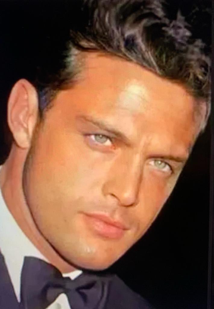 Luis Miguel (@lmxlm) on Twitter photo 