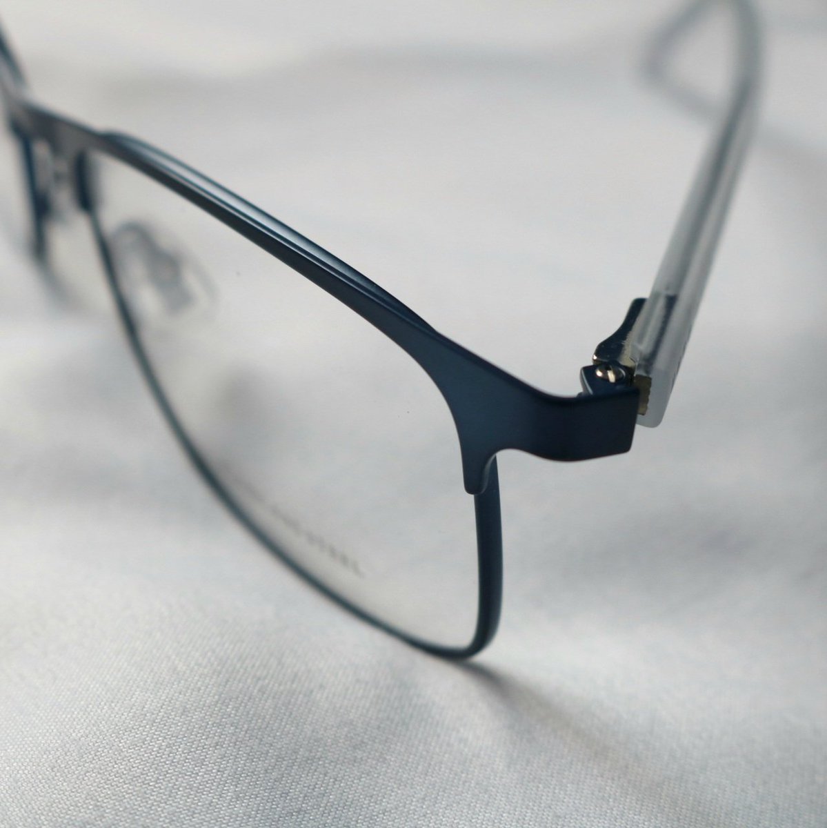 OpticaGill's tweet photo. Celebra el Día del Padre con estilo🎁

Para el papá a la moda, el papá activo y el papá práctico, armazones #HugoBoss será el regalo perfecto que disfrutará durante todo el verano.

#FelizDiaDelPadre #Guayaquil #Ecuador #DiaDelPadre 🎉 https://t.co/U7WGspdF88