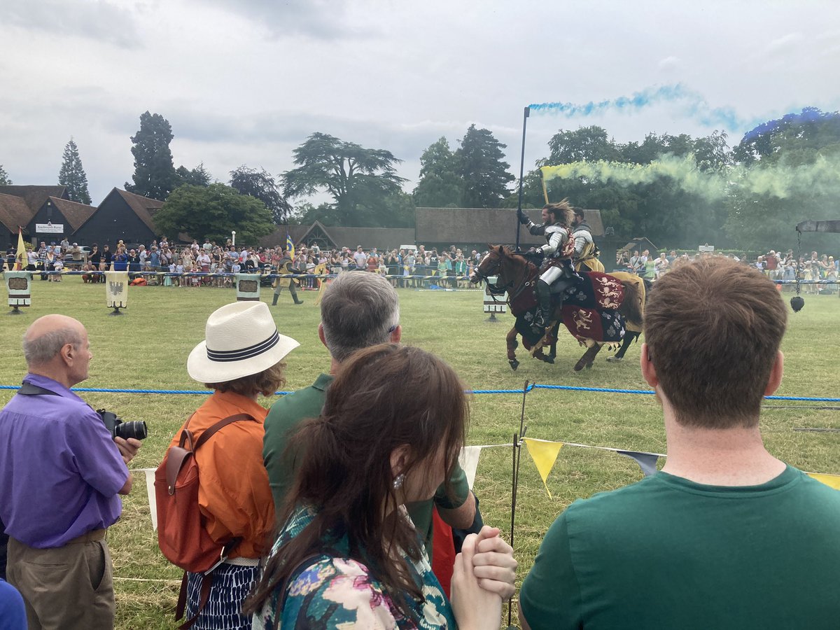 Happy #FathersDay2023 to fathers everywhere, whether you’re dining out, catching a movie with the family or enjoying a spot of #medievaljousting #accents #actors #actorskills #actorstoolkit #accentmodification