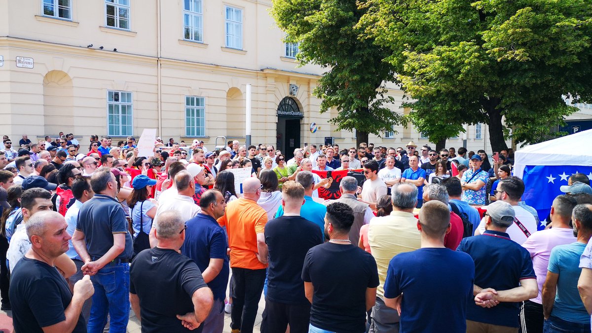 KatiSchneeberg1's tweet photo. Today in Vienna - Place of Human Rights - a loud voice for Democracy und Peace and Support for #Kosovo. STOP appeasement and STOP support for autocrats. 

Thank you all. You were great.

#StandWithKosovo #StandWithKosova https://t.co/7L8PKiDOqL