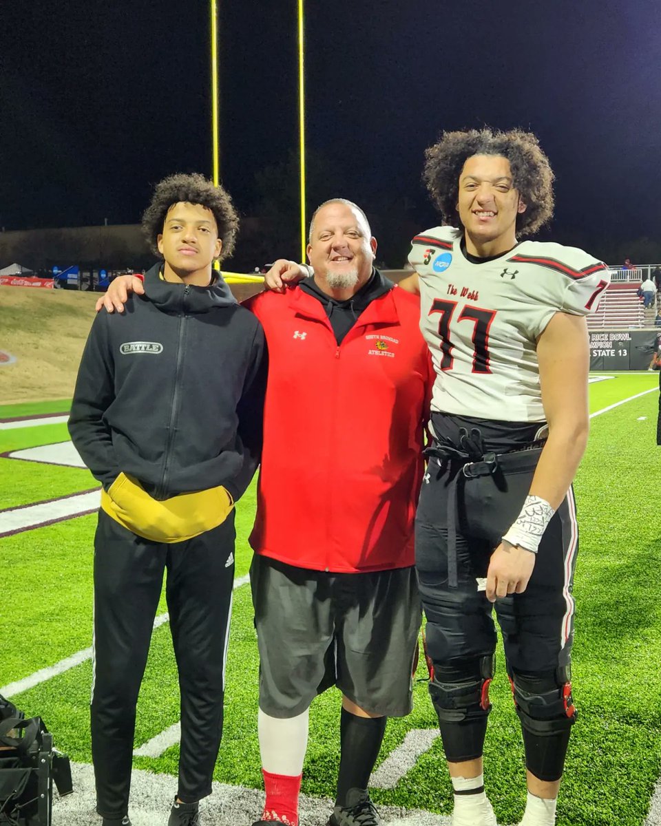 TamekaburkeH's tweet image. Our boys @Travisburke52 @seanb2025 are so lucky to have such an amazing dad! Wishing you and all the dads out there an amazing, happy Father's Day @mburke1105 🍺.. #FathersDay #yourday🌞🎣