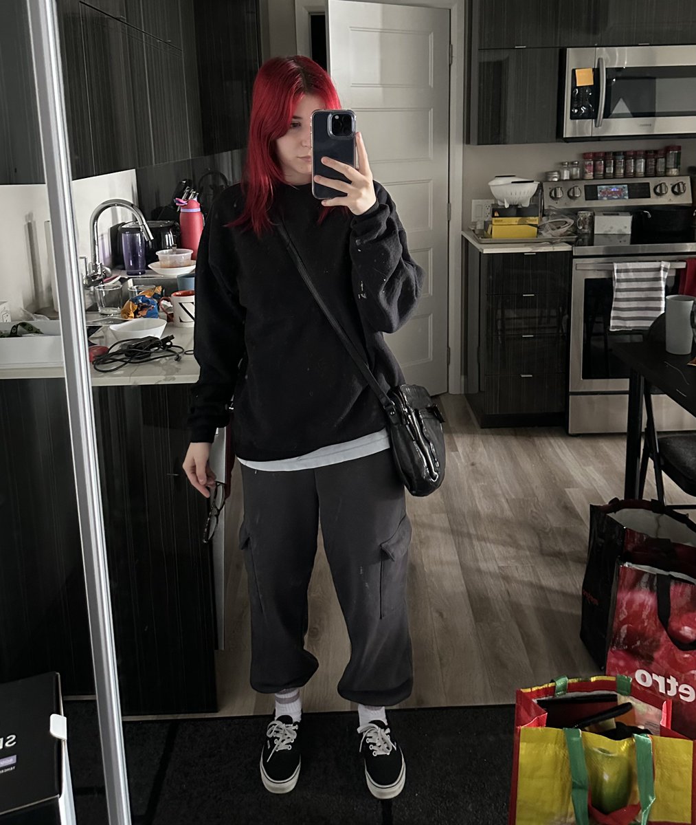 zastelatv's tweet photo. just woke up. im gonna go get a donut. anyone want one https://t.co/wvPHF0GZqp