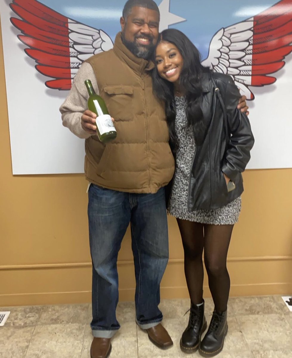 yamiah_lyons's tweet photo. happy father’s day to my very own Atticus Finch, my very own Ned Stark, my very own Mr. Bennet💛🥰 thank you dad for teaching me about literature, Christ, honor, virtue, kindness :) you’re the very best, I love u sooo much🤩 @DamonAllyson21 https://t.co/2JZjwYzgtJ
