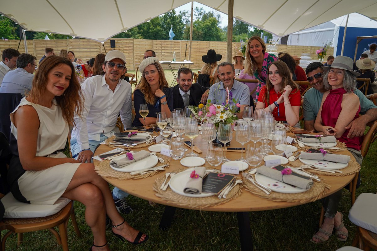 ⭐️ Du beau monde pour le #PrixDeDiane <a href="/Longines/">Longines Watch Co.</a> à #Chantilly ! 👒

📸 Elie Semoun, François Chopard, Vahina Giocante, 
Zoé Félix, Anne Brochet, Ines Vandamme, Philippe Bas, Tony Parker...