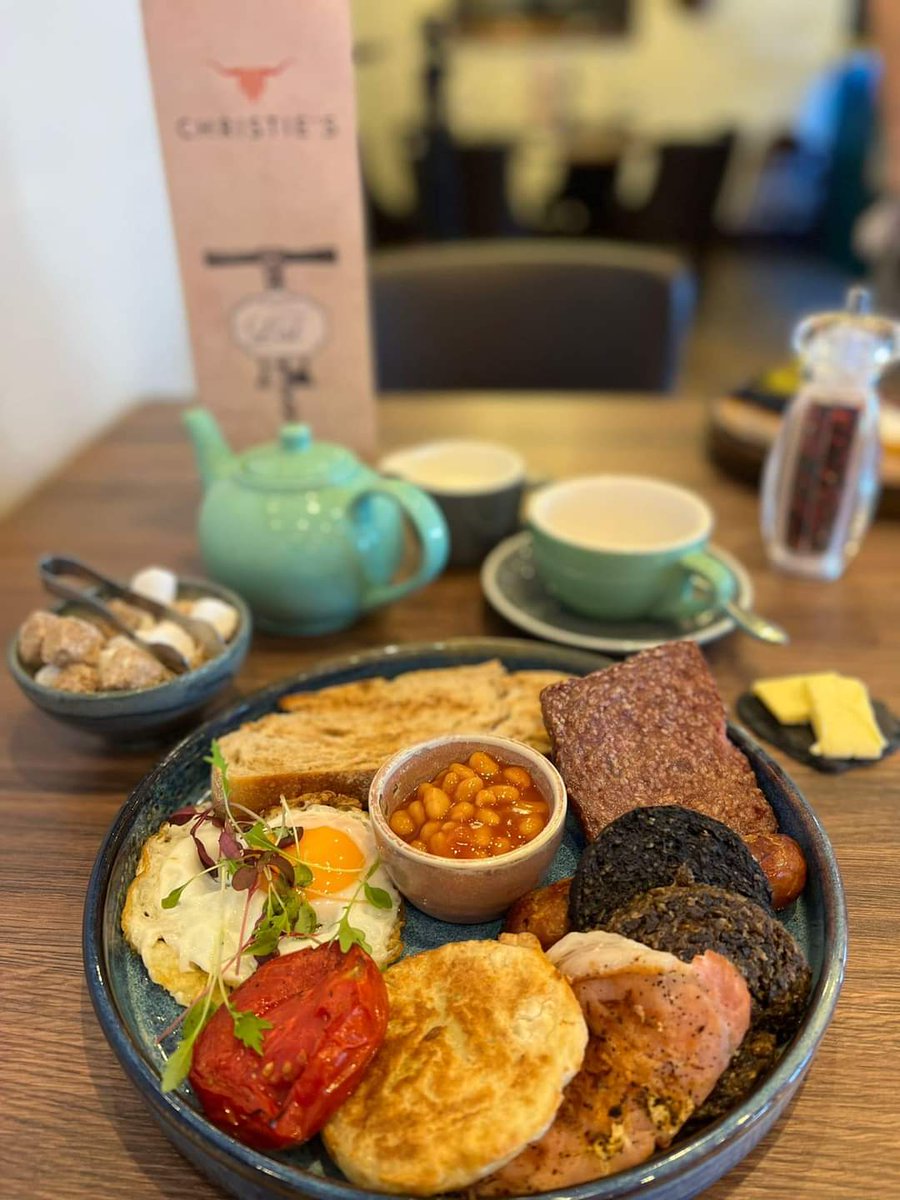 Bonnie_Montrose's tweet photo. Ahem @EstrellaDammUK #NationalRestaurantAwards @The_NRAs @GordonRamsay
Huv ye nae tried @davblackwood s #ChristiesFalkirk or #ChristiesDunfermline fur sum #ScottishTapas or a swally.
#TopDrawer #SuperScan https://t.co/4RCTFLDY9j