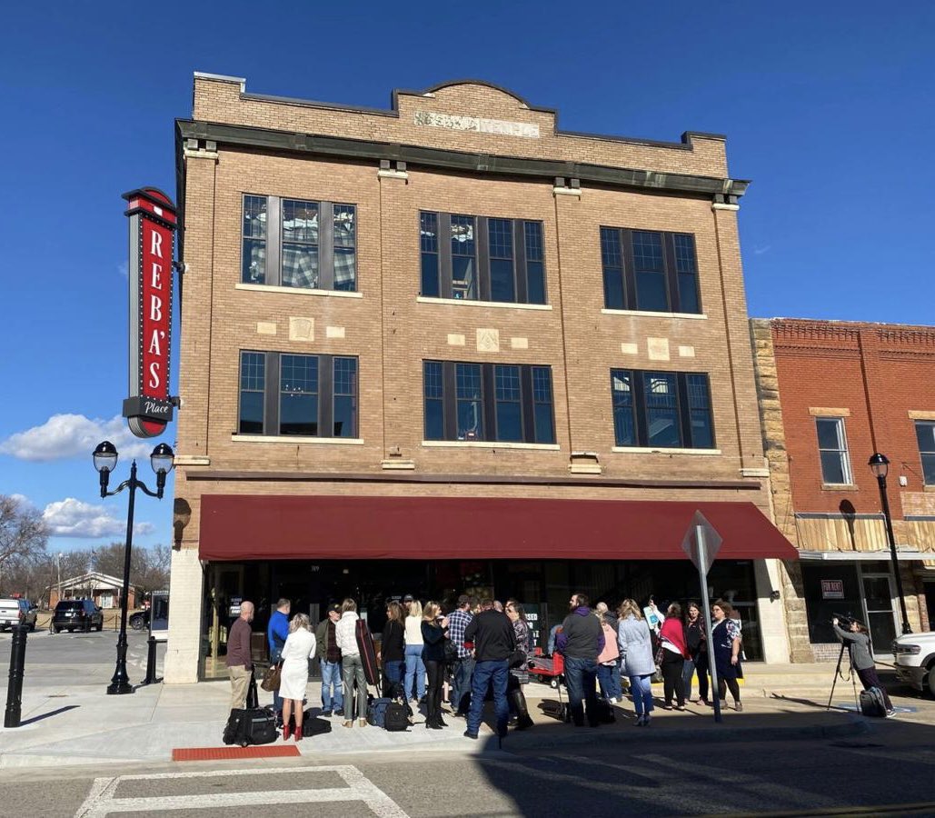 Reba’s first restaurant and her new restaurant @RebasPlace. Did anyone here go to her first restaurant in Nashville? #Reba #RebaMcEntire