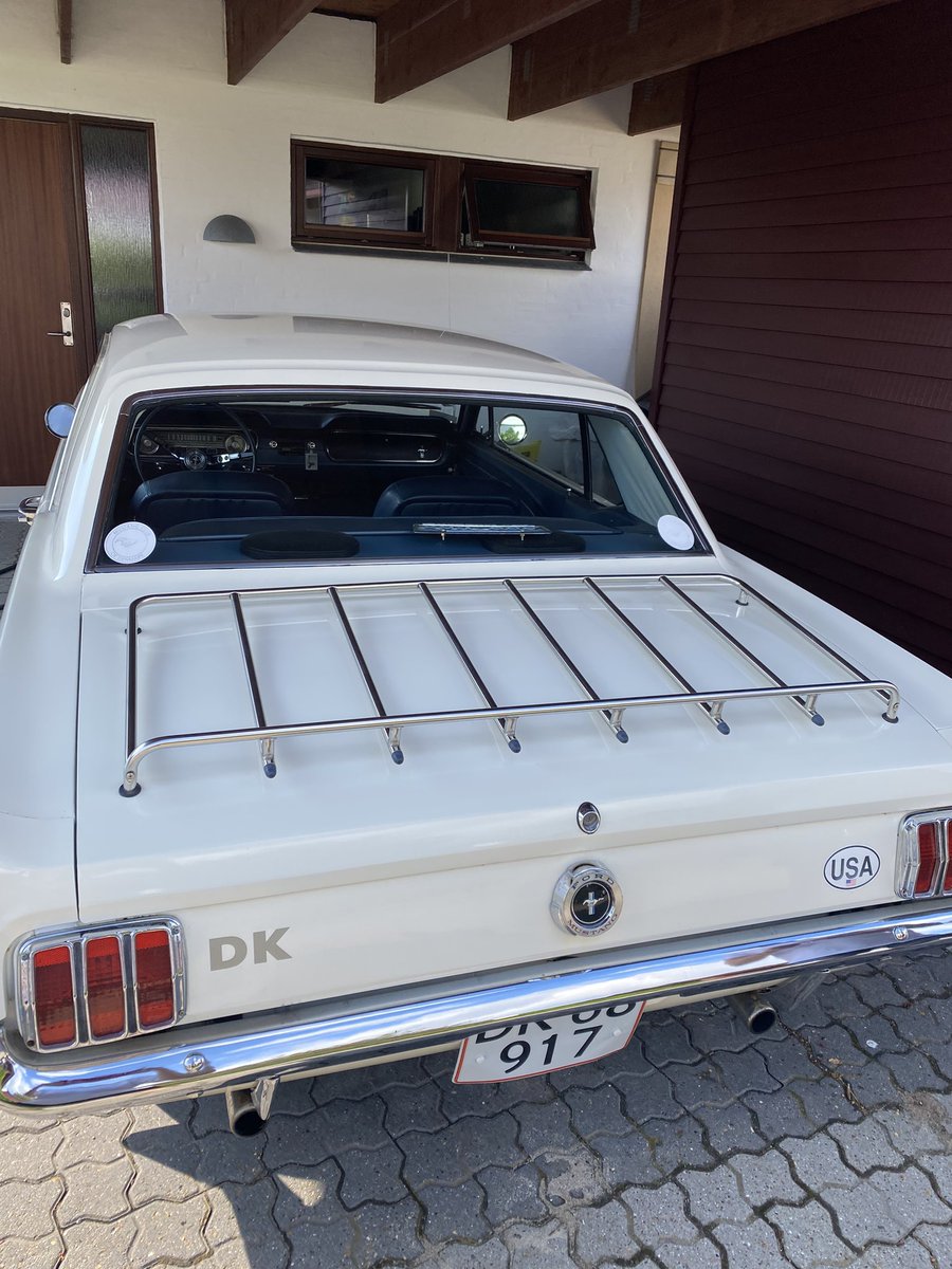 PerRishoj's tweet photo. Så blev fars Mustang 65’er vasket og poleret….😀😀 #FordMustang65 #Benzinduft #og #Lyd #Fornøjelse #Vask #og #Polering #skinnende #Rent https://t.co/5GL4VAsWHp