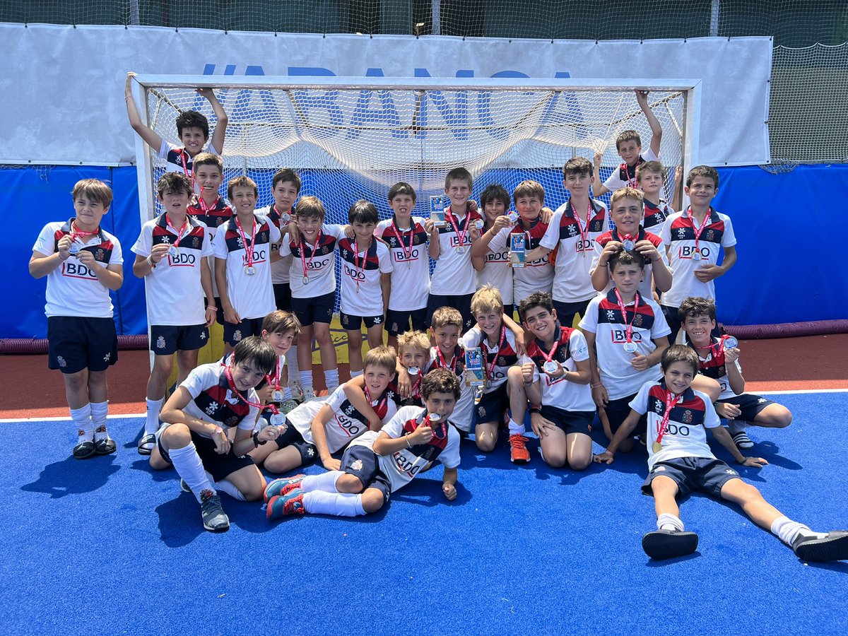 jordialastrue's tweet photo. TORNEO MEMORIAL RAFAEL ALEGRÍA ✅
Gran experiencia para nuestros alevines en Gijón. Primera vez que participamos en el torneo organizado por @rgcchockey y, con muchas ganas de repetir el próximo año. Mención especial para el director del torneo @oscarpalomero!! 
Gracias Grupo!! https://t.co/nMMzVyOuL9