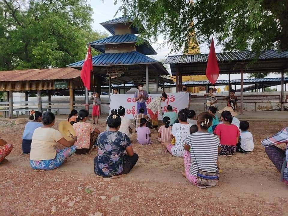 ShweZin50281600's tweet photo. Residents, teachers and parents from Letpadaung Taung village, Salingyi, rallied today in voicing out their oppositions to Illegitimate Military ruling.  #2023Jun18Coup #AcceptNUGRejectMilitary #WhatsHappeningInMyanmar https://t.co/CyBR4eHk8c