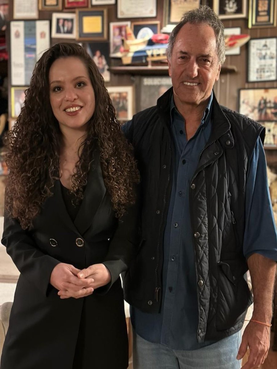 danielscioli's tweet photo. Agradezco a la compañera Mayra Arena por nuestro encuentro en el que coincidimos con la visión de futuro del país. Mi respeto y admiración por la historia de superación y resiliencia de esta gran emprendedora de la vida. https://t.co/b61xasg7kw