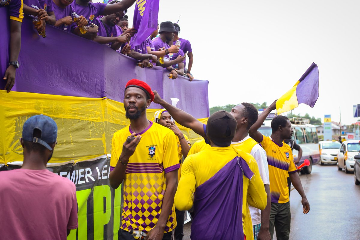 TROPHY PARADE UNDERWAY IN TARKWA 💜💛🎊🎉

#Nevergiveup