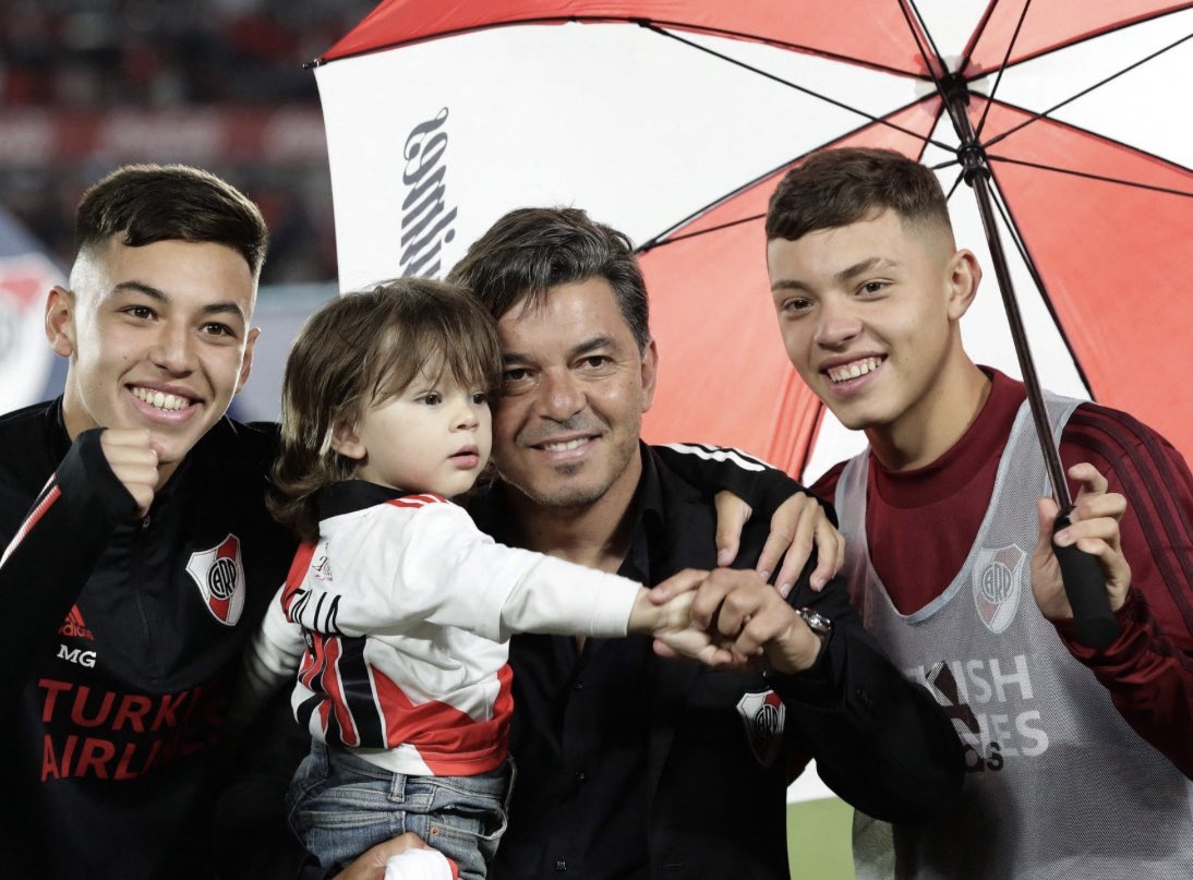 ramosesderiver's tweet photo. Feliz día Papá  #RiverPlate #DiaDeLosPadres https://t.co/8HoAOvFnU4