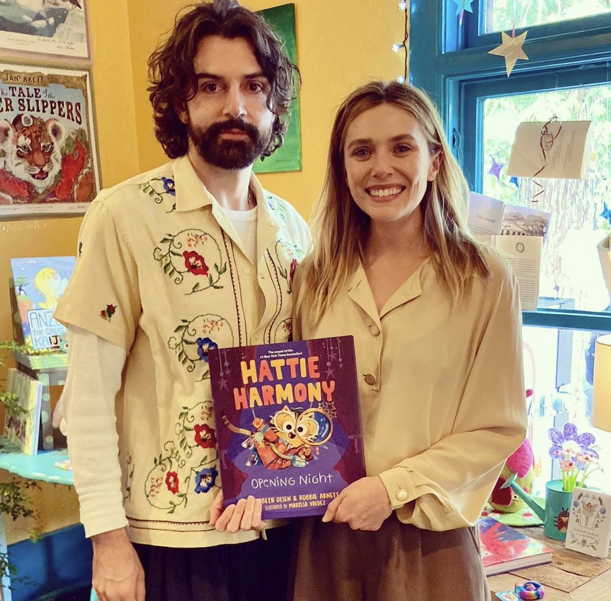 __DemonKing___'s tweet photo. New photos of #ElizabethOlsen and #RobbieArnett https://t.co/xvX14TIvW1