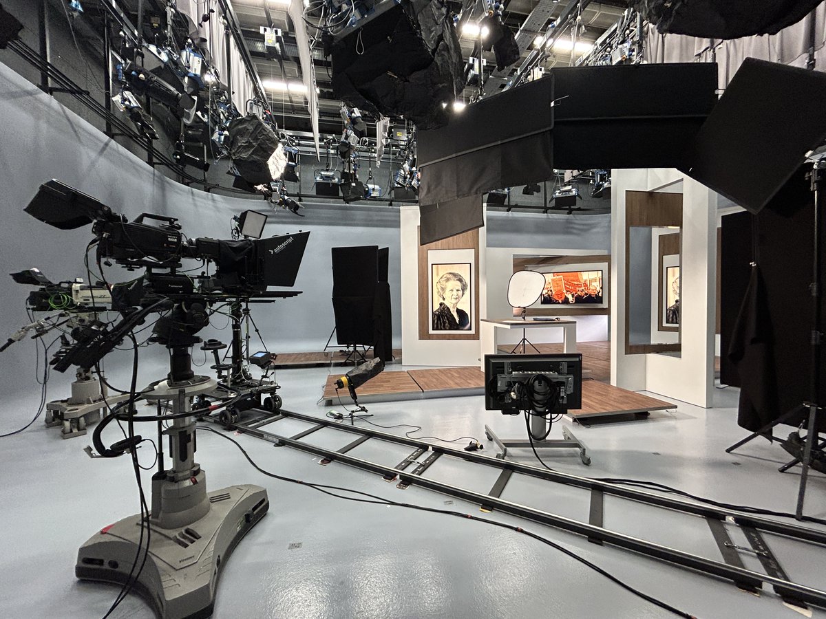 CedricStrapart's tweet photo. 📽️Quand tes élèves de CM2 découvrent les studios d’ARTE Journal Junior à Strasbourg ! Le BONHEUR 🙏🏻Merci ! 🇫🇷 Danke ! 🇩🇪 @EducARTEfr @ARTEfr pour cette visite inoubliable et ces échanges enrichissants. 🥰#Sinformer #EducMediasInfo #SPME2023 #CLEMI https://t.co/u9wtrVpfJF