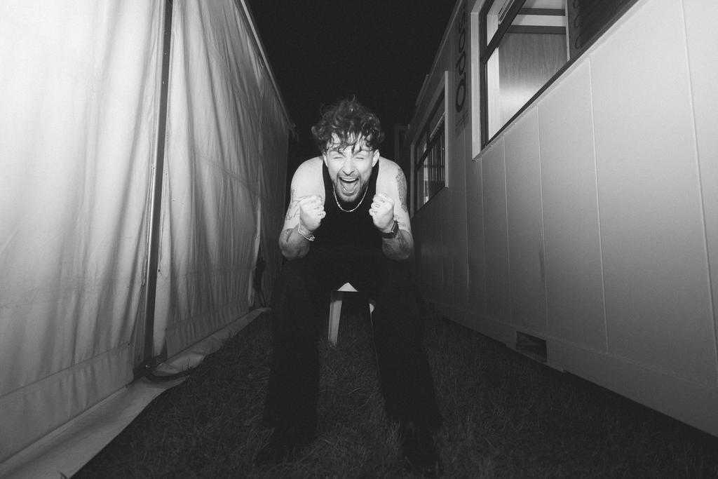 Tom Grennan tweet media