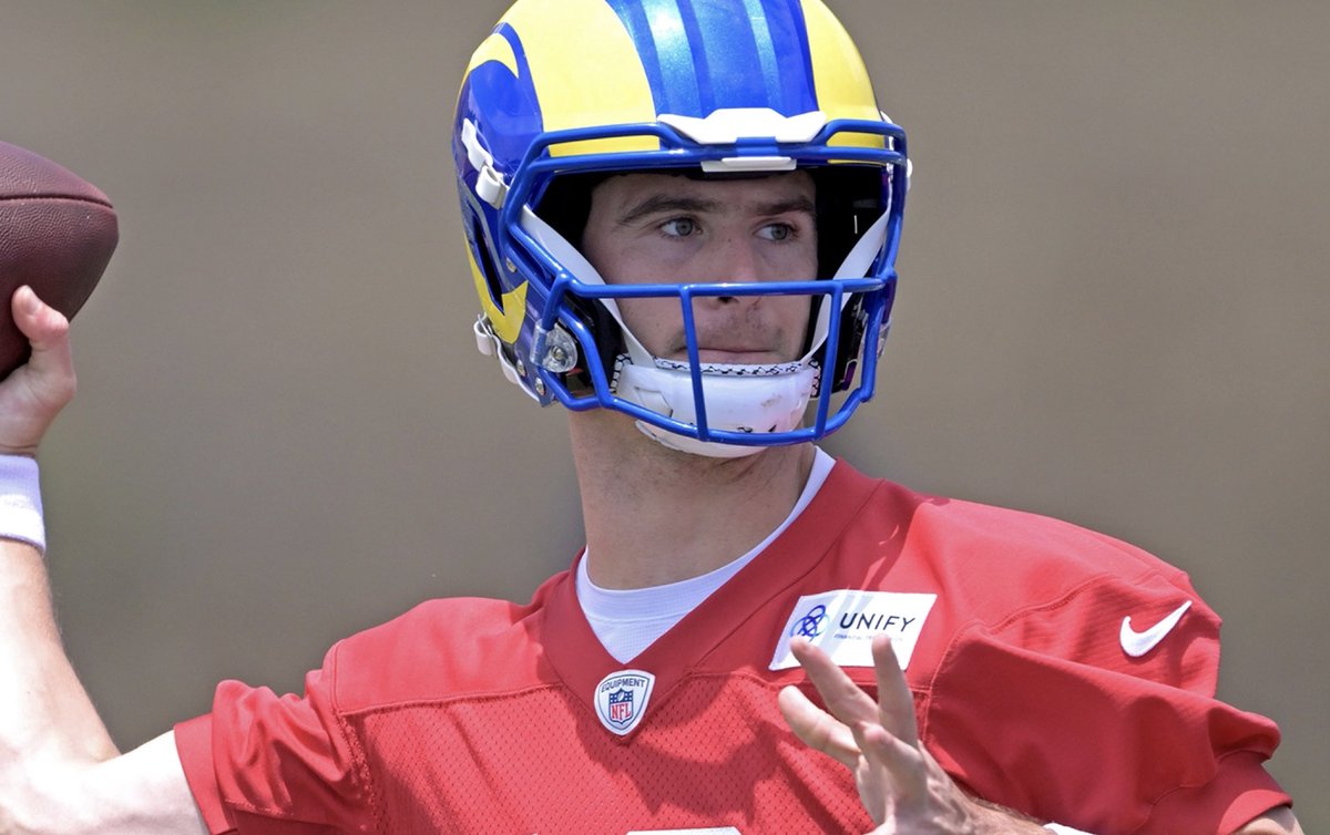 RookieWatxh's tweet photo. Stetson Bennett reportedly “really pleased” Rams HC Sean McVay throughout off-season practices.

McVay said he’s seen “steady progress” with Bennett and “loves” his athleticism.

Matthew Stafford also said Bennett has done a “great job” and does “a lot” of things really well already.

Bennett is reportedly looking at being the Rams second string QB, ahead of Brett Rypien but behind Matthew Stafford.

The Rams rookie QB will take on training camp next 🔥