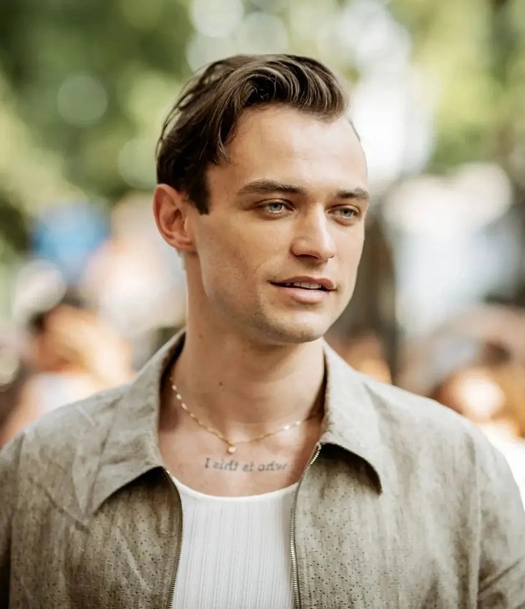 dohertyarchive's tweet photo. thomas doherty at milan fashion week https://t.co/LgON4PPI3Y