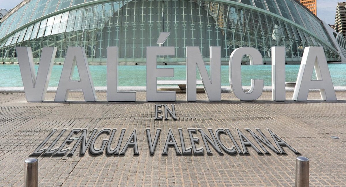 vixcamunt's tweet photo. Mal escomencem alcaldesa de #Valéncia, si realment volem recuperar les nostres senyes d'identitat valencianes.
"ORFANTAT" és ORFANITAT 
"L'ALTRA" és L'ATRA
Eixe regustet #AVL, que tant de mal ha fet per tot lo #RegneDeValéncia, té q desaparéixer
Per cert #RealSenyera
Molta sòrt. https://t.co/NVRrFeZB1T