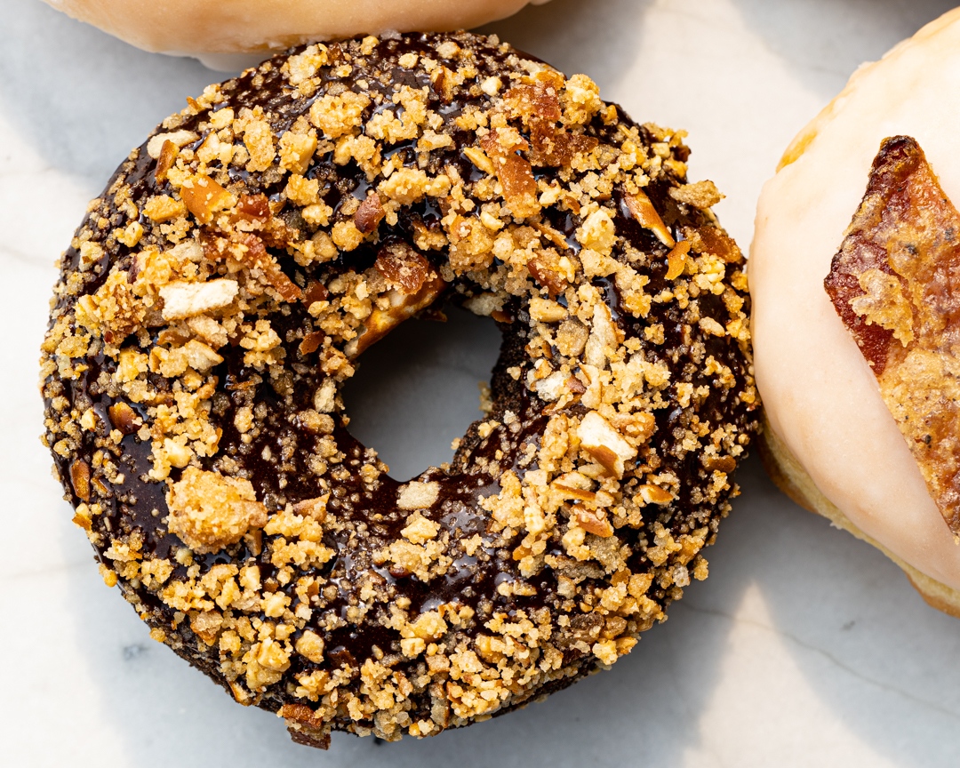 FirecakesDonuts's tweet photo. 🥨 HAPPY FATHER'S DAY! 🥓
Today is the last day for these @nueskes bacon donuts while supplies last!
#FirecakesDonuts #SundayWithDad #FathersDay https://t.co/hg7Vvnp95u