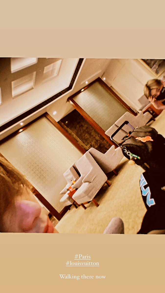 JacksonWang852's tweet photo. Walking there now
#Paris
#LouisVuitton ❤️ https://t.co/7DFP3DvNxp