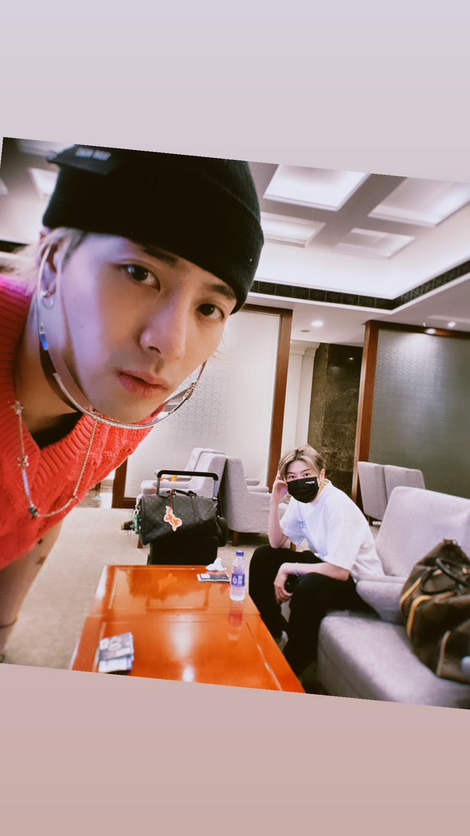 JacksonWang852's tweet photo. Walking there now
#Paris
#LouisVuitton ❤️ https://t.co/7DFP3DvNxp