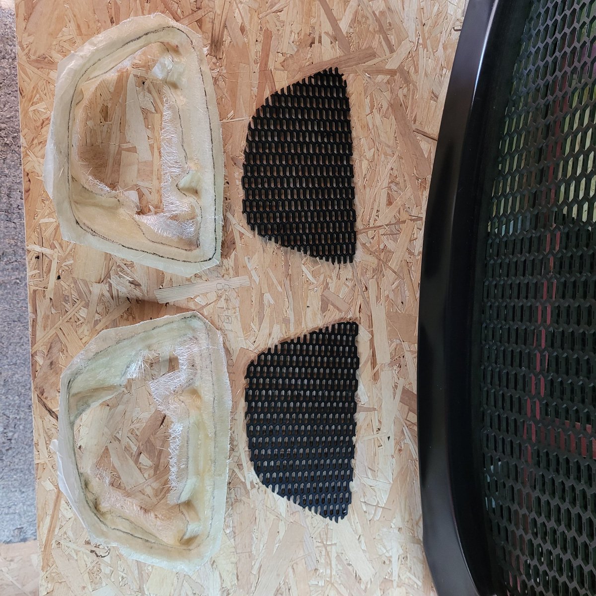 DaveHyland10's tweet photo. Moulds made, need trimming and grills fitting now.
#jdm #MAZDA #mazda2 #DIY #japanese #RACE https://t.co/WFCv9RjdgB
