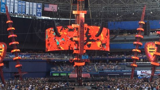 Great show last night by @edsheeran 

Super disappointed by the obstructed view of the stage  for full price tickets in Section 127. We literally saw less than half the show.  

No help from @RogersCentre, they're passing buck to @LiveNation @Ticketmaster.  

Anyone care to help?