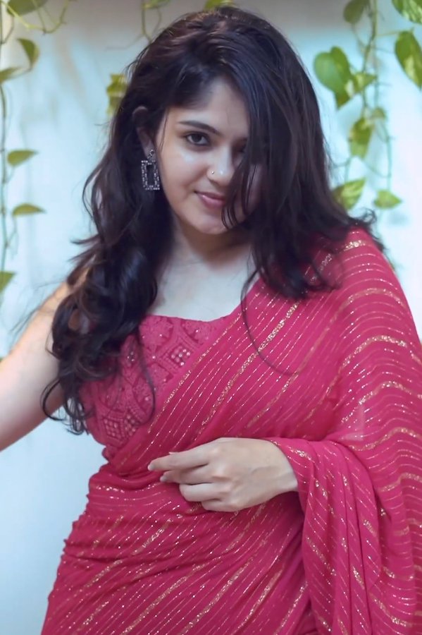 Fy6vMMlaQAAgF5U?format=jpg&name=900x900