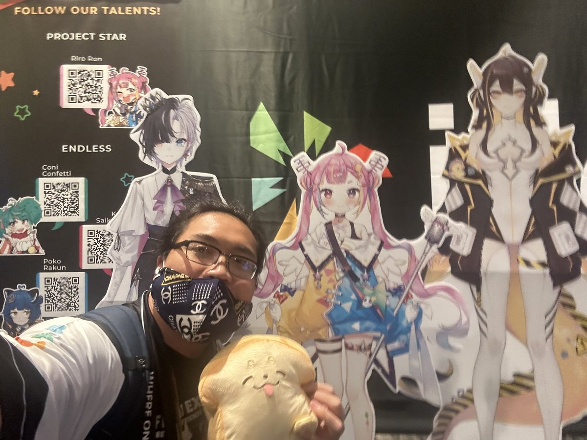 PhillipHo_39's tweet photo. I also got to meet some of the other members of @idol_corp at the #OffKaidol booth, including @FuyoCloverfield, @YureiYuko, @PochiWanmaru, @nikki_rei_idol, and @kattarina_qutie, who was slightly obscured by my head in the group picture (Whoops! ><).

Also, standees.

#OffKaiGen2 https://t.co/MCMwHPgcXd