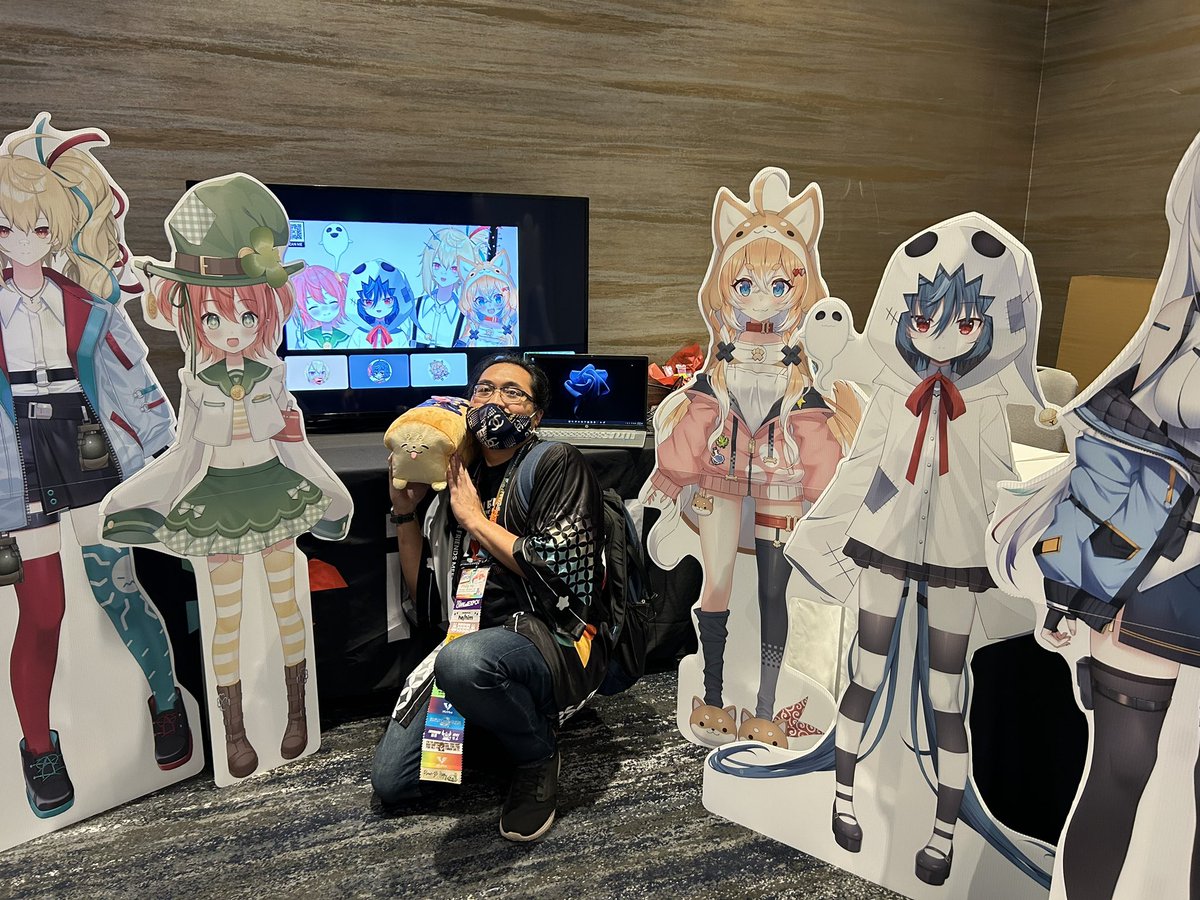 PhillipHo_39's tweet photo. I also got to meet some of the other members of @idol_corp at the #OffKaidol booth, including @FuyoCloverfield, @YureiYuko, @PochiWanmaru, @nikki_rei_idol, and @kattarina_qutie, who was slightly obscured by my head in the group picture (Whoops! ><).

Also, standees.

#OffKaiGen2 https://t.co/MCMwHPgcXd