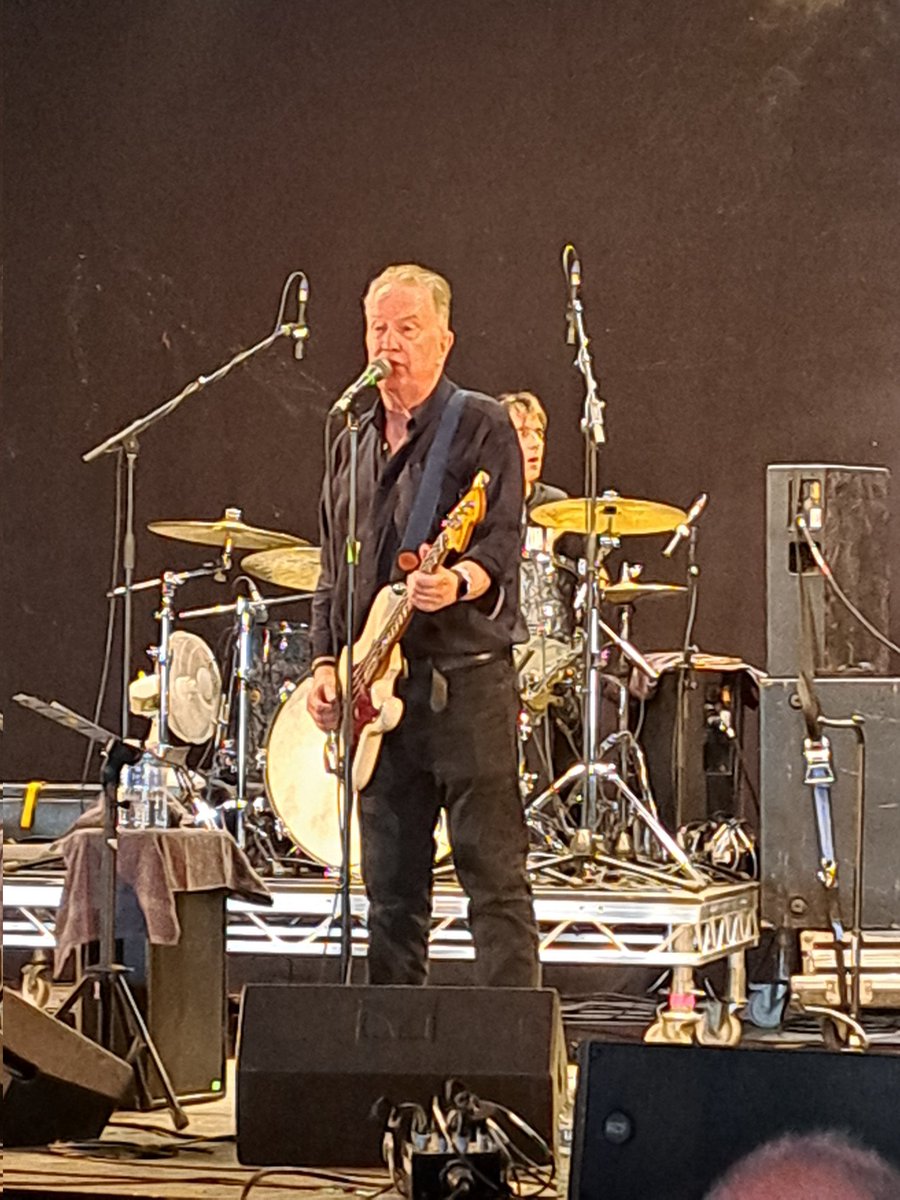 Well who knew that the estimable Tom Robinson spent his childhood in Saffron Walden and was educated at the now defunct Friends School. This was revealed during a great set @SOTTfest Sone fab updated lyrics.... 2, 4, 6, 8.....