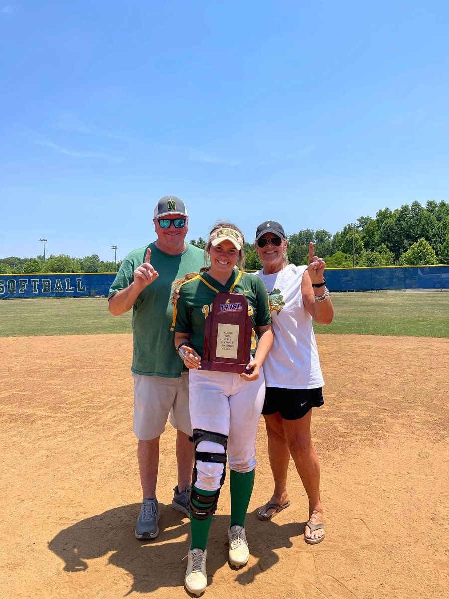 Happy fathers days to all our awesome Viking dads! Thanks for all the love and support you provide for your daughters in the game of softball! 💚💛🥎 #GirlDads