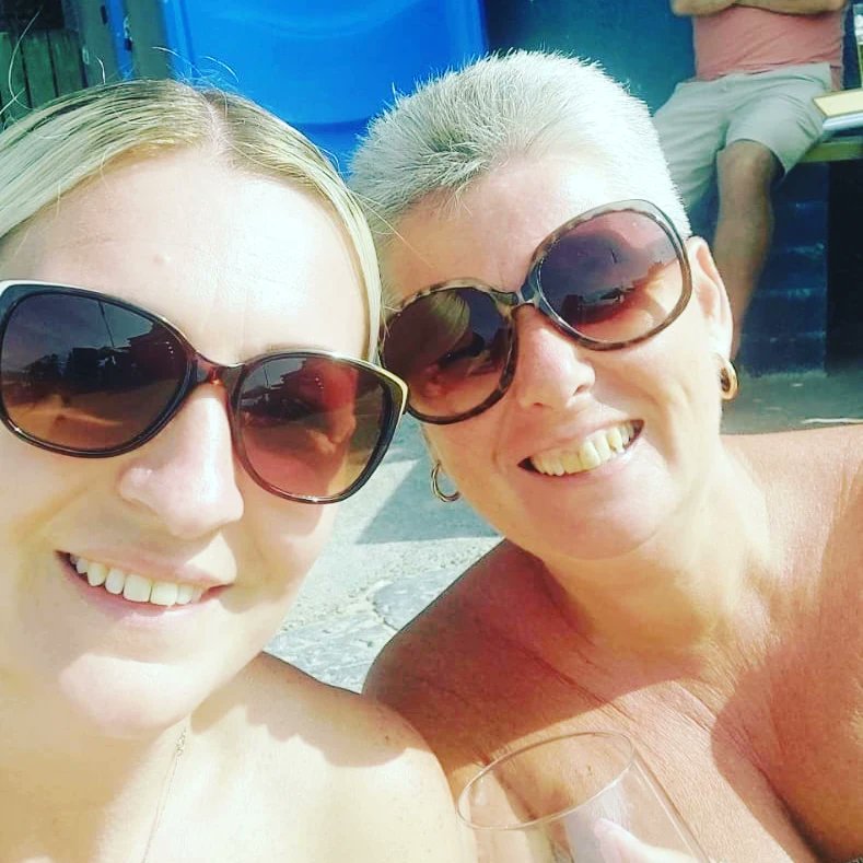 Love a drink in the sun 🌞 
Tenby time ❤🏴󠁧󠁢󠁷󠁬󠁳󠁿🏖 🍷🥂 @lil_bill80
