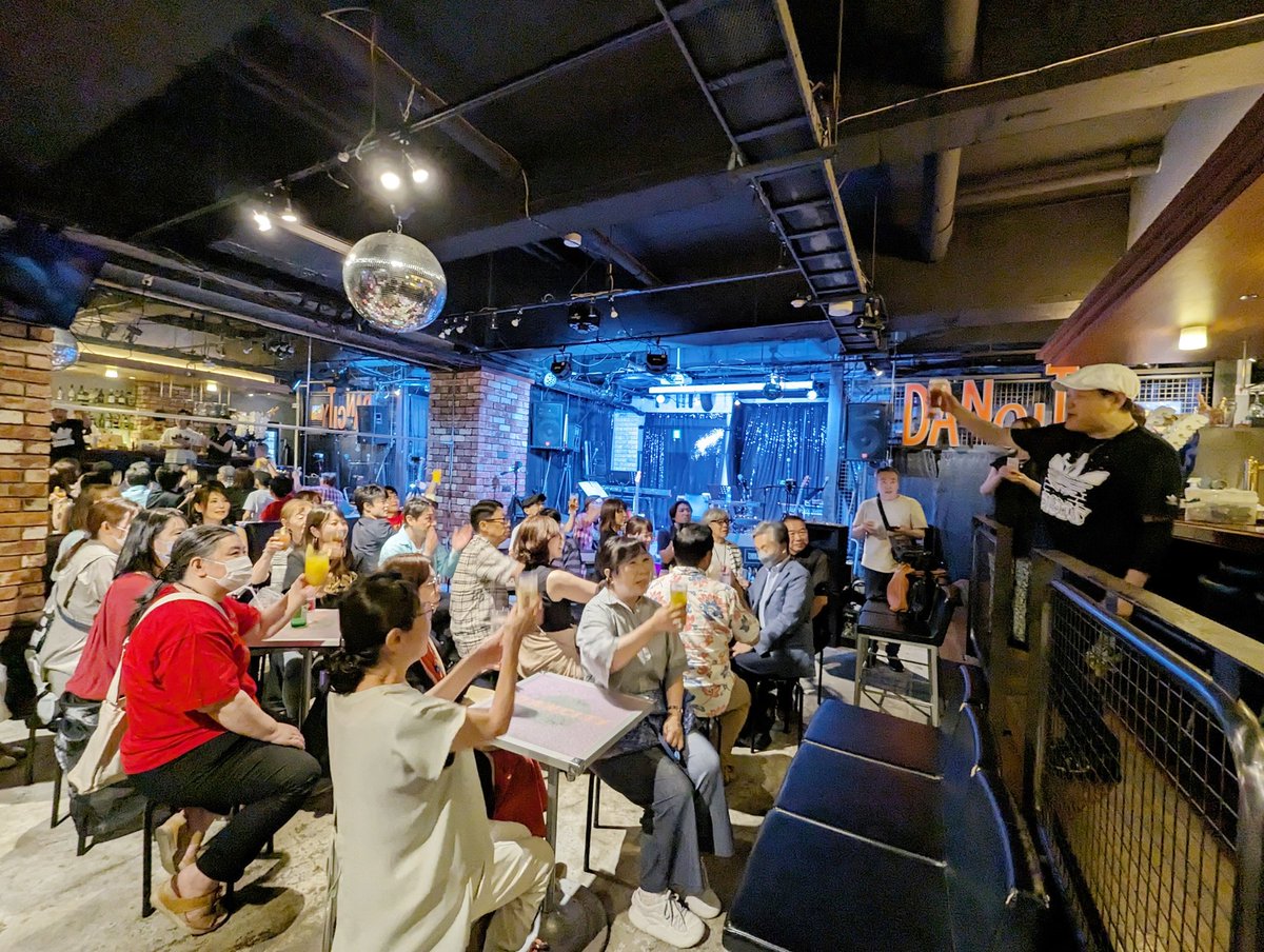 Ichikicks_staff's tweet photo. LIVE後の打ち上げまで残ってくださったみなさま
重ねて御礼申し上げます✨ https://t.co/oaKfga1gcF