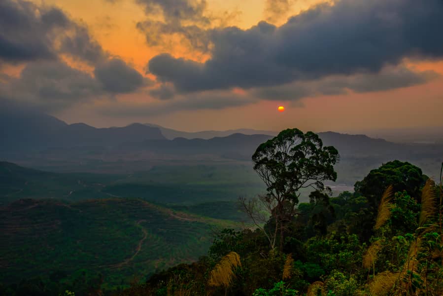 'Embracing the serene beauty of an early morning at Wang Kelian. The way the first light of day touches the landscape is truly magical. 
.
.
.
#WangKelian #Perlis #MalaysiaPhotography #MalaysianPhotographer #KakkinPhotography #LandscapePhotography #SunriseMagic #DiscoverMalaysia