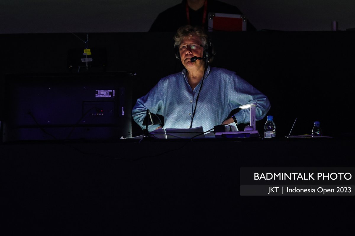 Look who we have here! @OmaGillClark in the commentary 'box' during the men's singles final of #IndonesiaOpen2023!

#BadmintalkPhoto #KAGIO2023