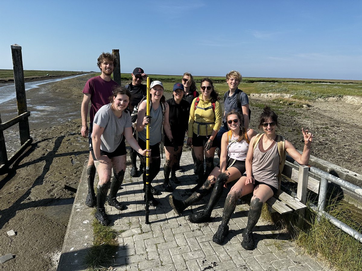 Afgelopen vrijdag maakte een deel van het⁩ team een prachtige tocht over het onovertroffen Groningse wad. Gids Esther van Wadlas gaf ons een indrukwekkend kijkje in het unieke ecosysteem in de geulen, zand- en slibbanken en kwelders.