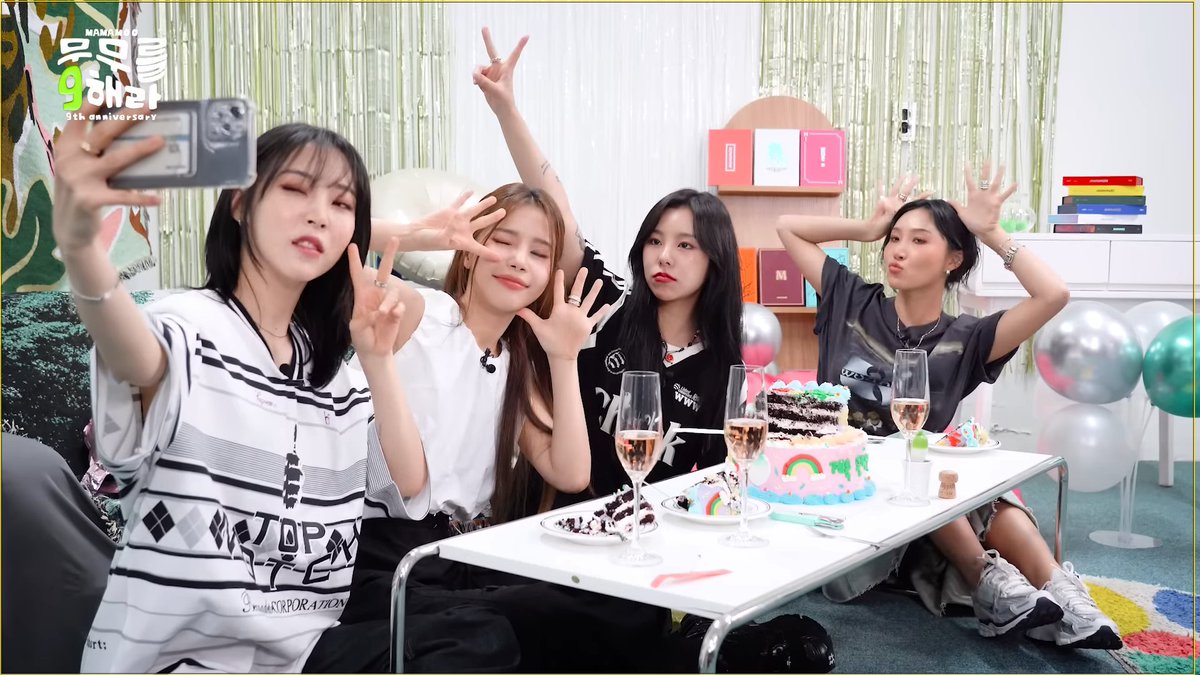 🐹: Nothing can be separated between Moomoo and Mamamoo. No one can separate us. Our bond will be stronger. The four of us will be more united and we will protect the love of Moomoo.

#MooMoosWillContinue
Moomoos are where MAMAMOO is
#무무들은계속된다